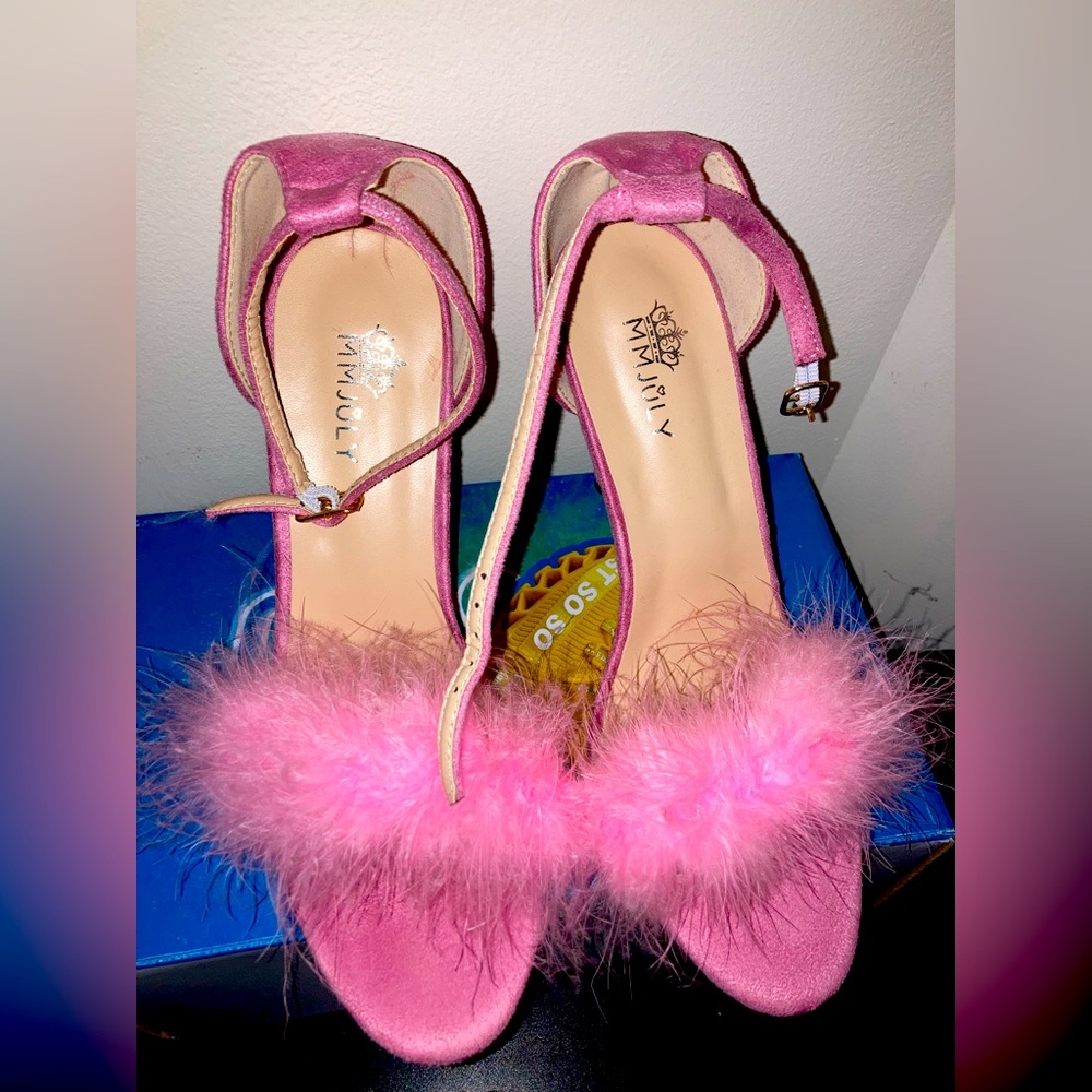 LOTUS BOSS SHINE: NEW WOT fuzzy pink heal sanders size 9